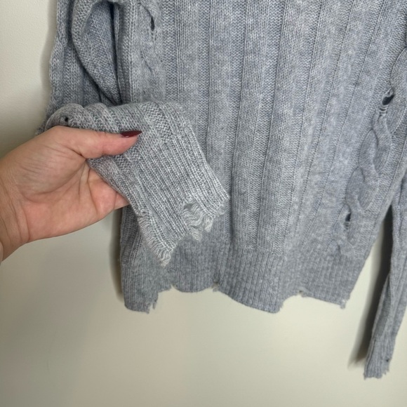 NWT Aqua Bloomimgdale's Cashmere Distressed Cable Crewneck Cashmere Sweater XS - Picture 6 of 6